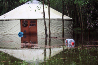 Yurt ondergelopen 320